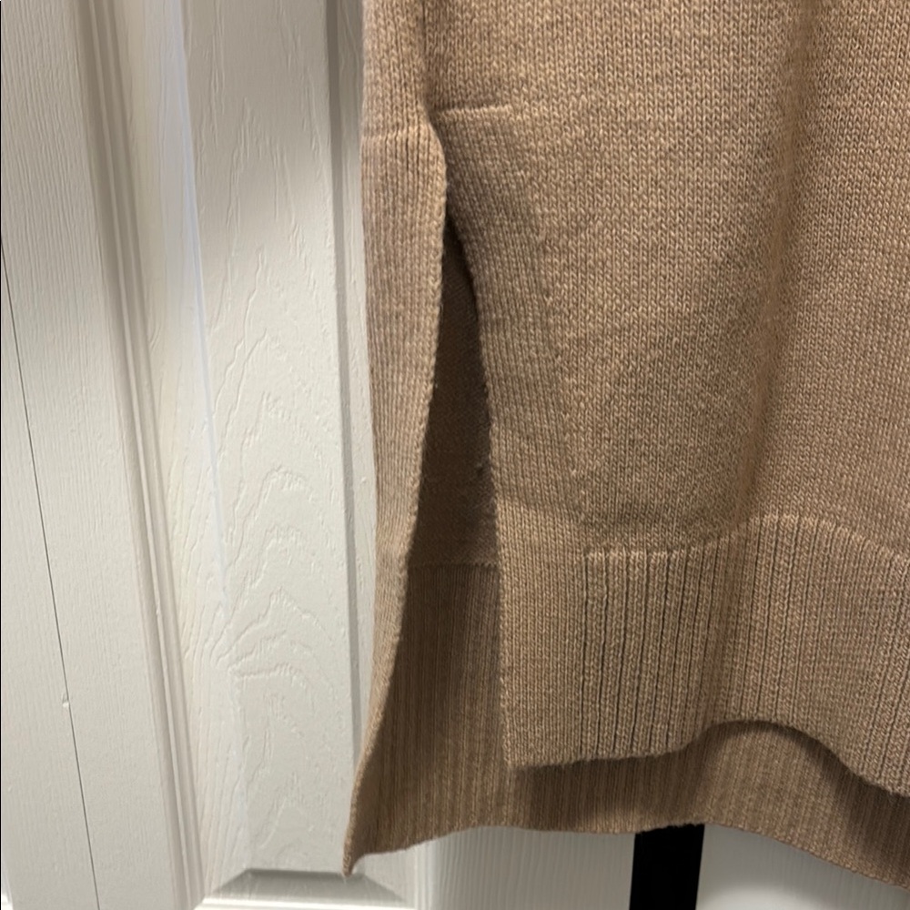 H&M Sweater - Picture 2 of 6